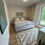 With The View And Private Garden 아파트 Limbach