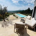 아파트 With The View And Private Garden