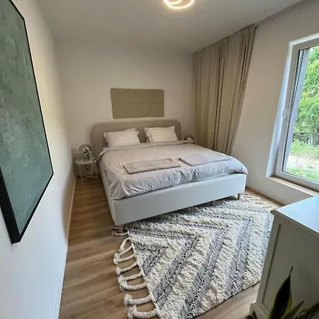 With The View And Private Garden דירה Limbach