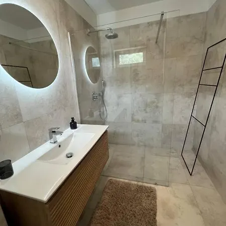 With The View And Private Garden Apartment *