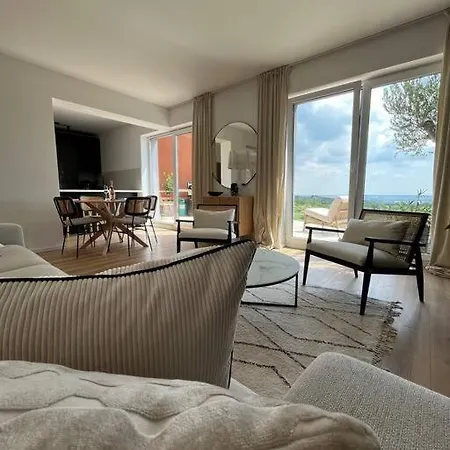 With The View And Private Garden Apartment *