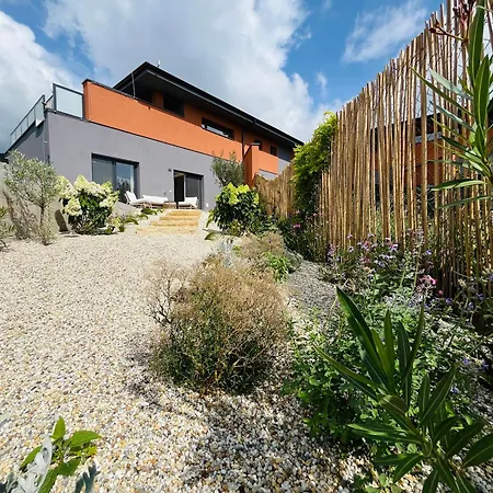 With The View And Private Garden דירה Limbach