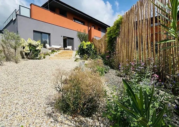 With The View And Private Garden דירה Limbach